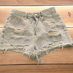 SHEIN Ripped Raw Cut Denim Shorts in Light Wash Size XS /2